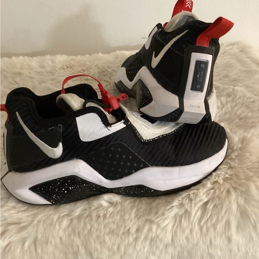 NIKE, LEBRON SOLDIER